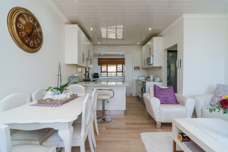 2 Bedroom Property for Sale in Kalk Bay Western Cape